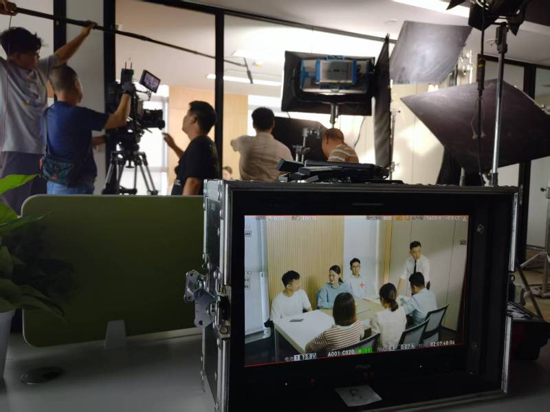 绥滨县TVC拍摄公司：科技产品视觉化大师，诠释未来感与功能美学